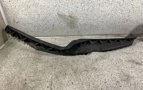 Skoda Octavia Mk2 (1Z) Front bumper mounting bracket 1Z0807183C