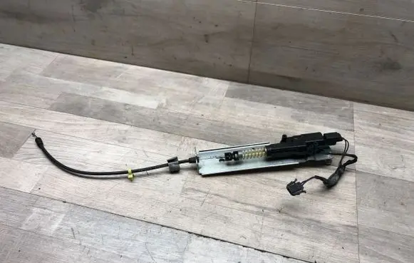 Land Rover Discovery 4 - LR4 Tailgate/trunk/boot lift motor 13011152458
