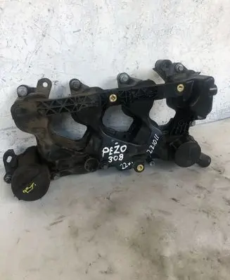 Peugeot 308 Rocker cam cover P1001845