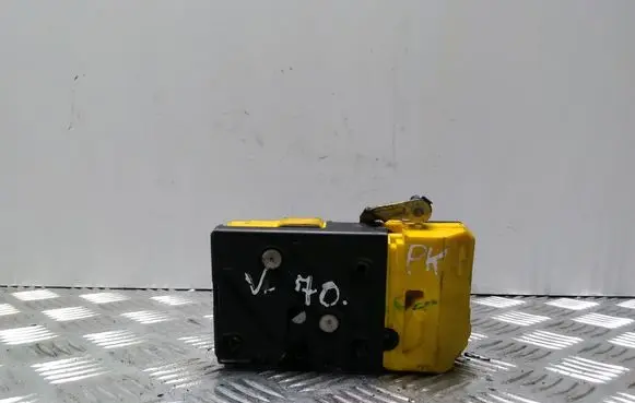 Volvo V70 Front door lock 30699747