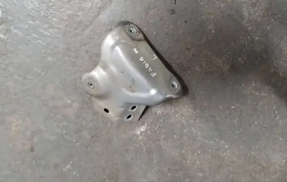 Skoda Fabia Mk3 (NJ) Fender mounting bracket 6V0821141
