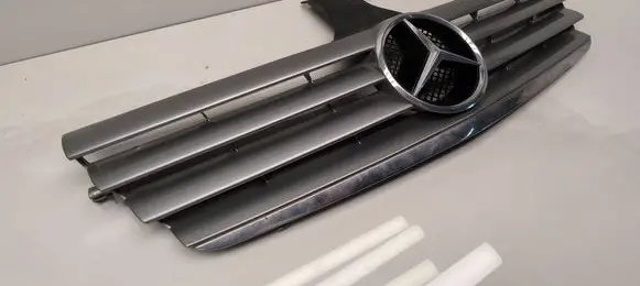 Mercedes-Benz C W203 Front grill A2038800383