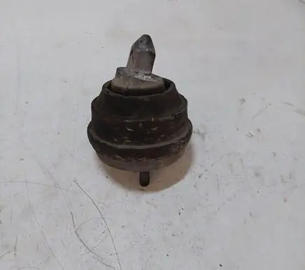 BMW 5 E39 Engine mount bracket