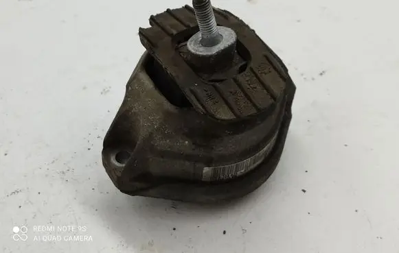 BMW 5 E60 E61 Engine mount bracket 6769874