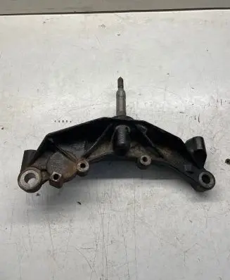 Opel Vivaro Gearbox mounting bracket 93853923