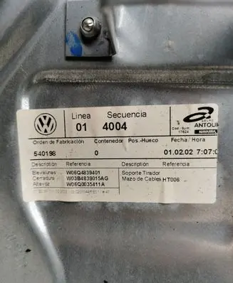 Rear door manual window regulator