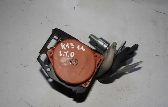 Nissan Micra Seat belt trim 690k