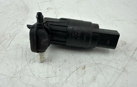 Volkswagen T-Cross Windscreen/windshield washer pump 1K6955651