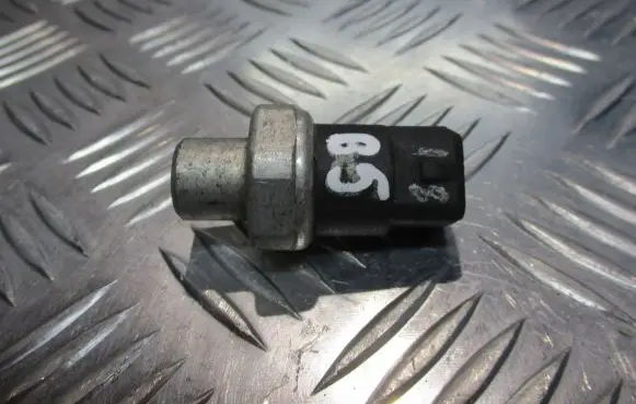 Volkswagen PASSAT B5 Air conditioning (A/C) pressure sensor 8D0959482B