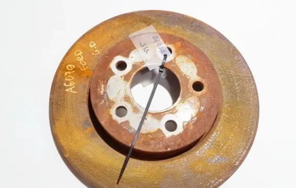 Ford Mondeo Mk III Rear brake disc neventiliuojamas