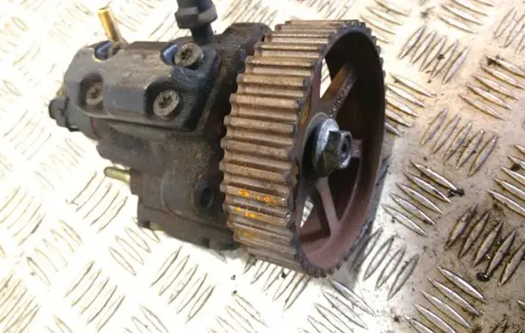 Renault Megane II Fuel injection high pressure pump 0445010018