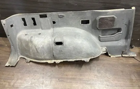 Mitsubishi Pajero Centre console side trim rear Mb64581732
