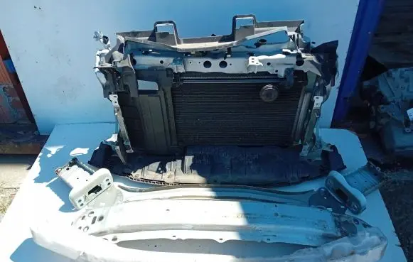 Toyota Yaris Radiator support slam panel