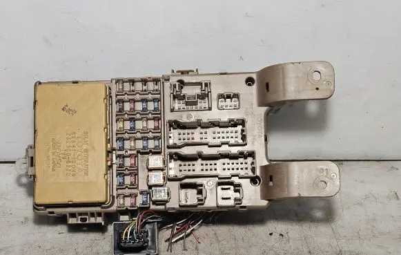 Toyota Corolla Verso E121 Fuse box set 8264113040 2323000230