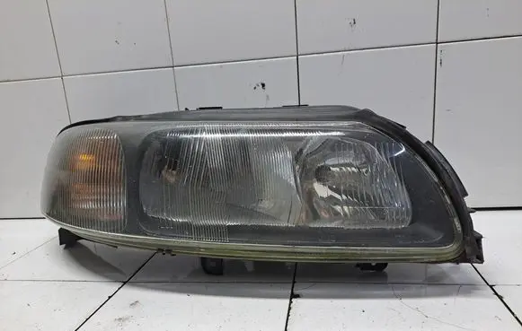 Volvo V70 Headlight/headlamp 8620687 89004806 04HCR2502A
