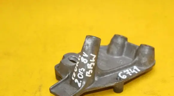 Volkswagen Golf IV Engine mount bracket 06A903103B