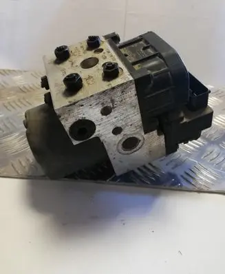 Audi A4 S4 B5 8D ABS Pump 8E0614111AB