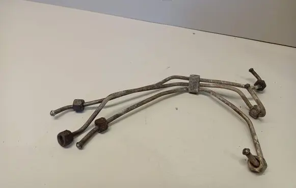BMW 5 E34 Fuel injector supply line/pipe 