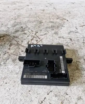 Audi A4 S4 B7 8E 8H Comfort/convenience module 8E0907279L