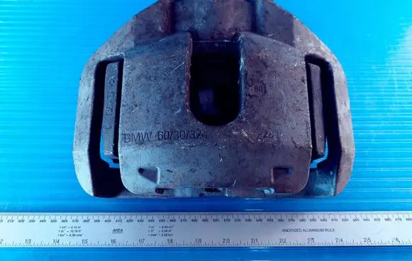 BMW 5 E39 Front brake caliper 69030324
