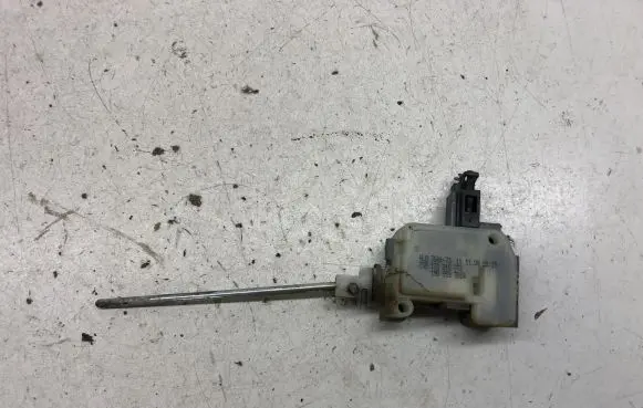 Skoda Octavia Mk2 (1Z) Central locking motor 1Z0810773 1M0959781A