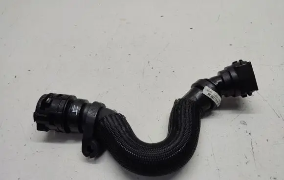 Engine coolant pipe/hose