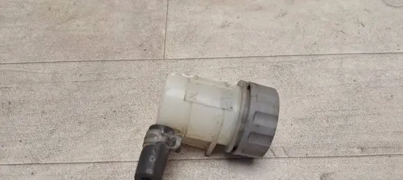 Honda FR-V Brake fluid reservoir 