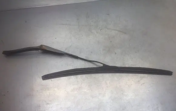 Saab 9-5 Windshield/front glass wiper blade 56671808