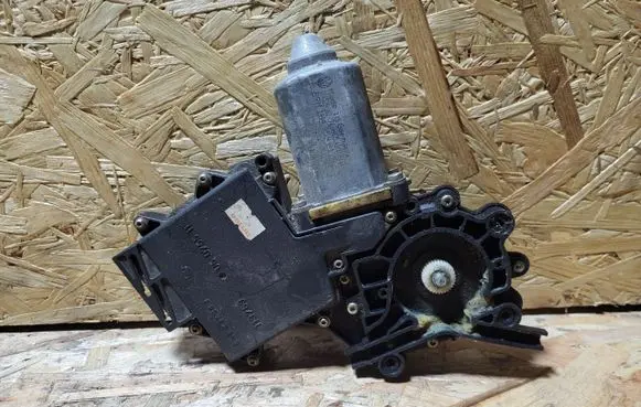 Seat Alhambra (Mk1) Rear door window regulator motor 1H4959812B