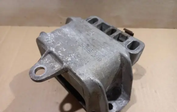 Volkswagen Golf IV Engine mount bracket 1J0199555