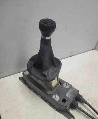 Volkswagen Touran I Gear shift cable linkage