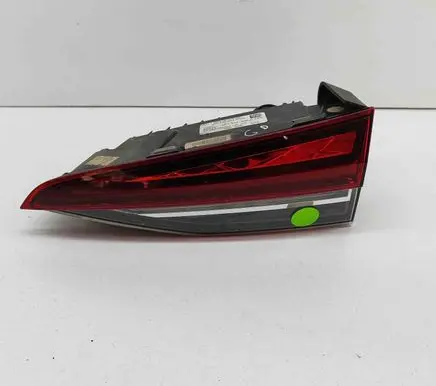 Tailgate rear/tail lights