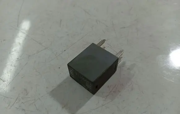 Opel Insignia A Other relay 13500114
