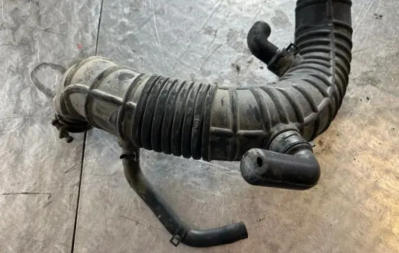 KIA Rio Turbo air intake inlet pipe/hose 281401W100