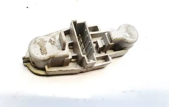 Ford Mondeo Mk III Tail light bulb cover holder 7s7113n004a 7s71-13n004-a