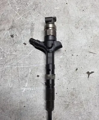 Toyota Corolla Verso AR10 Fuel injector 236700G010 07F18010