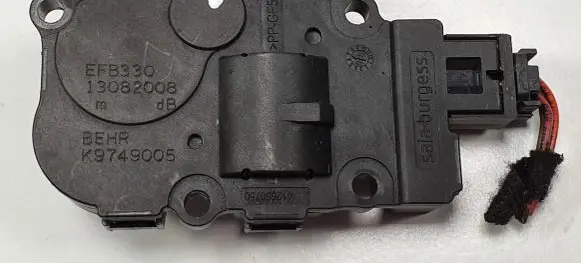 Mercedes-Benz C W204 A/C air flow flap actuator/motor EFB330