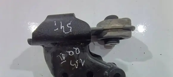 Engine mount bracket