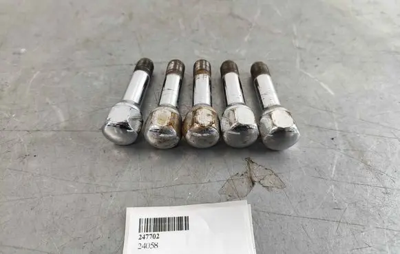 Maserati Quattroporte Nuts/bolts 247702