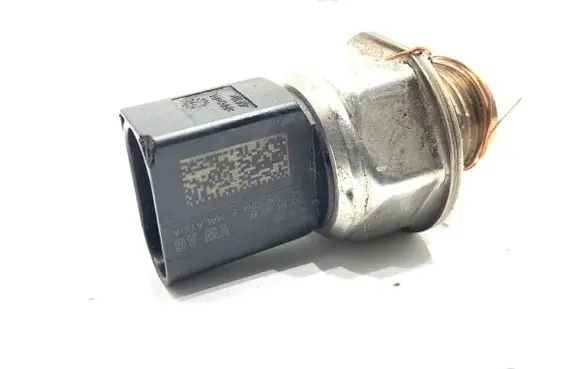 Audi Q8 Fuel pressure sensor 04L906054F
