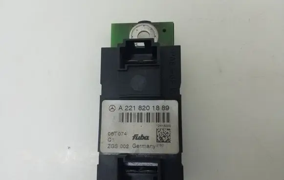 Mercedes-Benz S W221 Aerial antenna amplifier A2218201889
