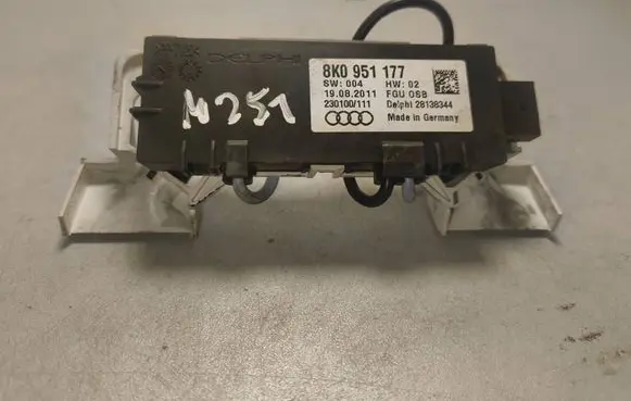 Audi A5 8T 8F Front seat light 8K0951177 230100111 28138344