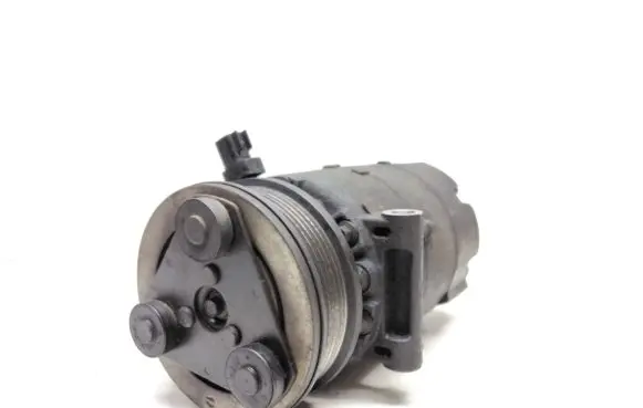 Volvo V70 Air conditioning (A/C) compressor (pump) 31315098