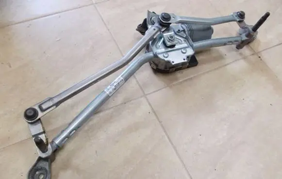 Mercedes-Benz GLK (X204) Front wiper linkage and motor 2048201340