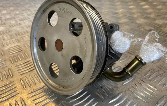 Audi A4 S4 B6 8E 8H Power steering pump 8E0145153 06B145255