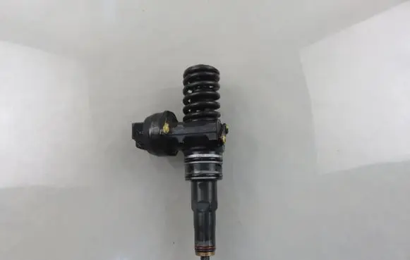 Volkswagen PASSAT B5.5 Fuel injector 0414720216 038130073BA