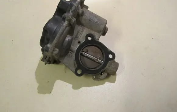Volkswagen Polo V 6R Throttle valve 04B131501D