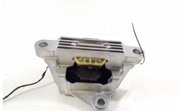 Volvo XC40 Engine mount bracket 32139919