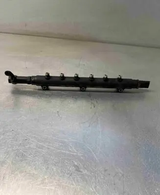 Volvo XC90 Fuel main line pipe 30622085