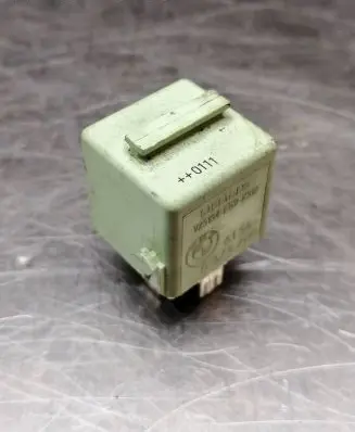 BMW 5 E34 Other relay 8373700 61368373700
